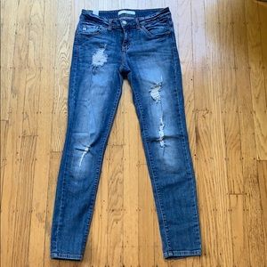 KanCan J-879 Distressed Skinnies